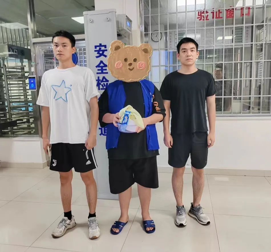 DƬ